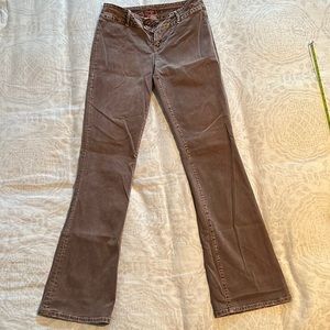 Low rise skinny jeans with flair